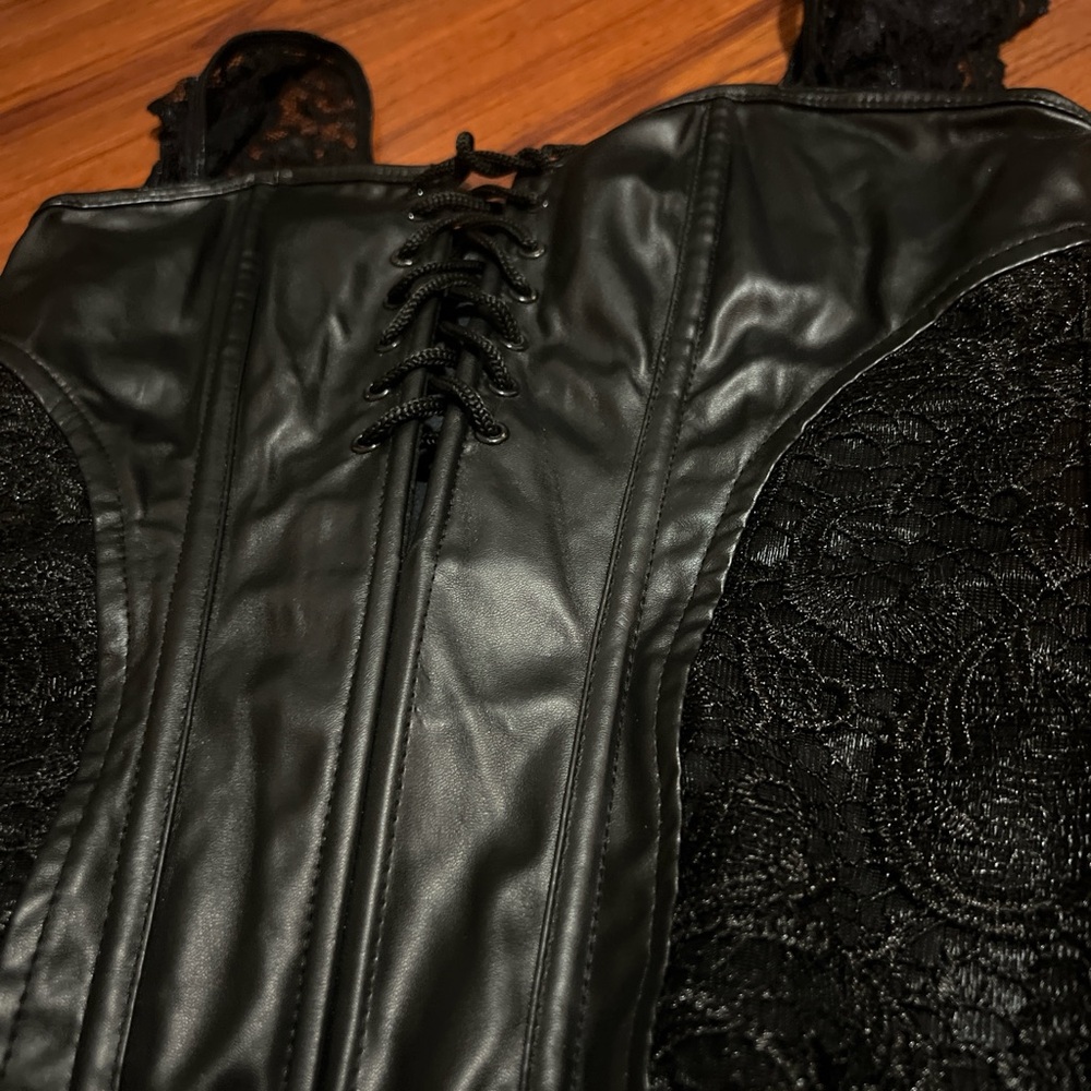 Elegant Black Lace-Up Women's corset top